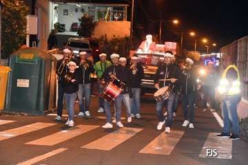 Papá Noel irrumpe en Lomo Magullo en un 4x4/FJS Fotografía.